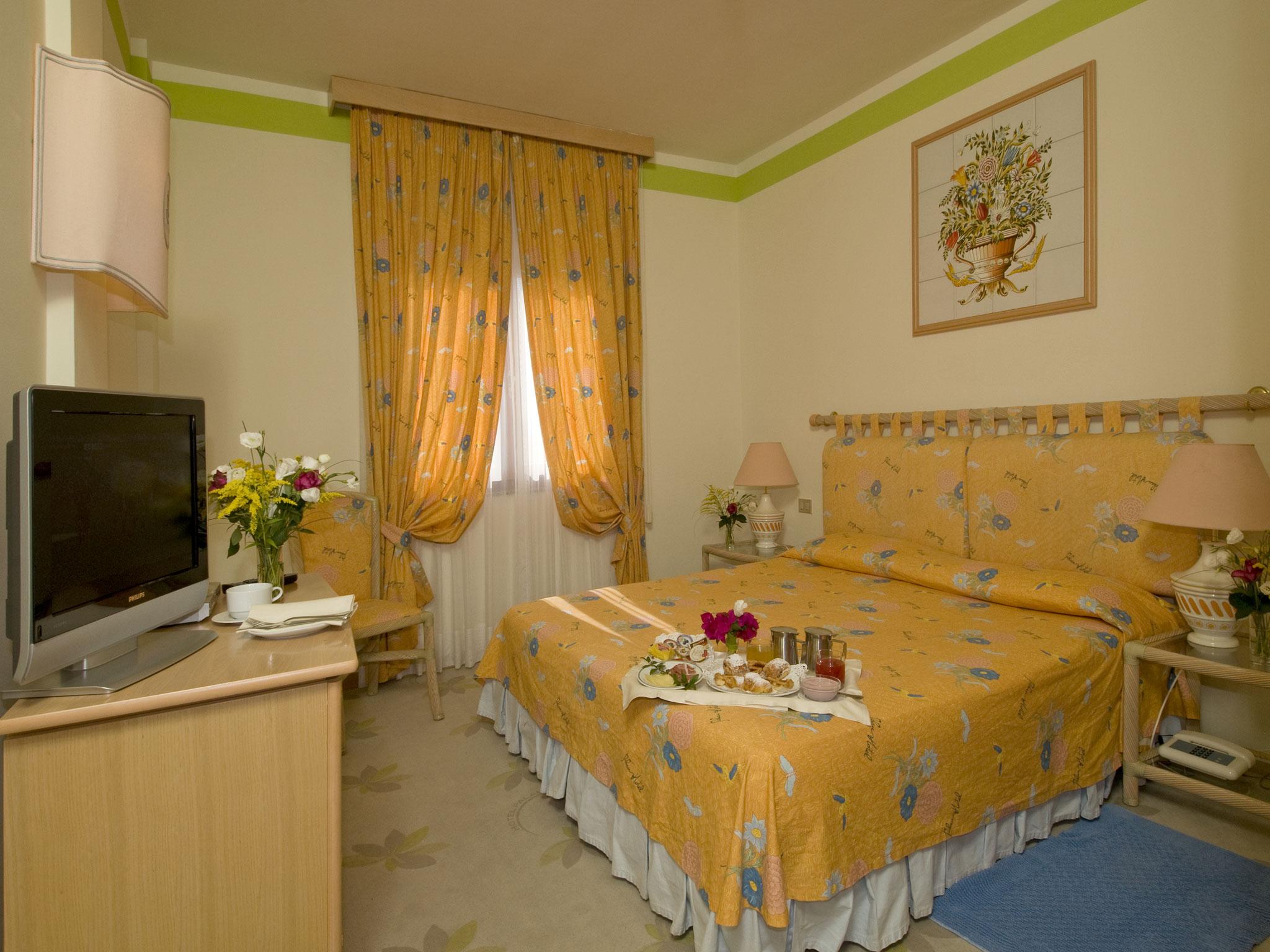 Hotel Palau Ngoại thất bức ảnh