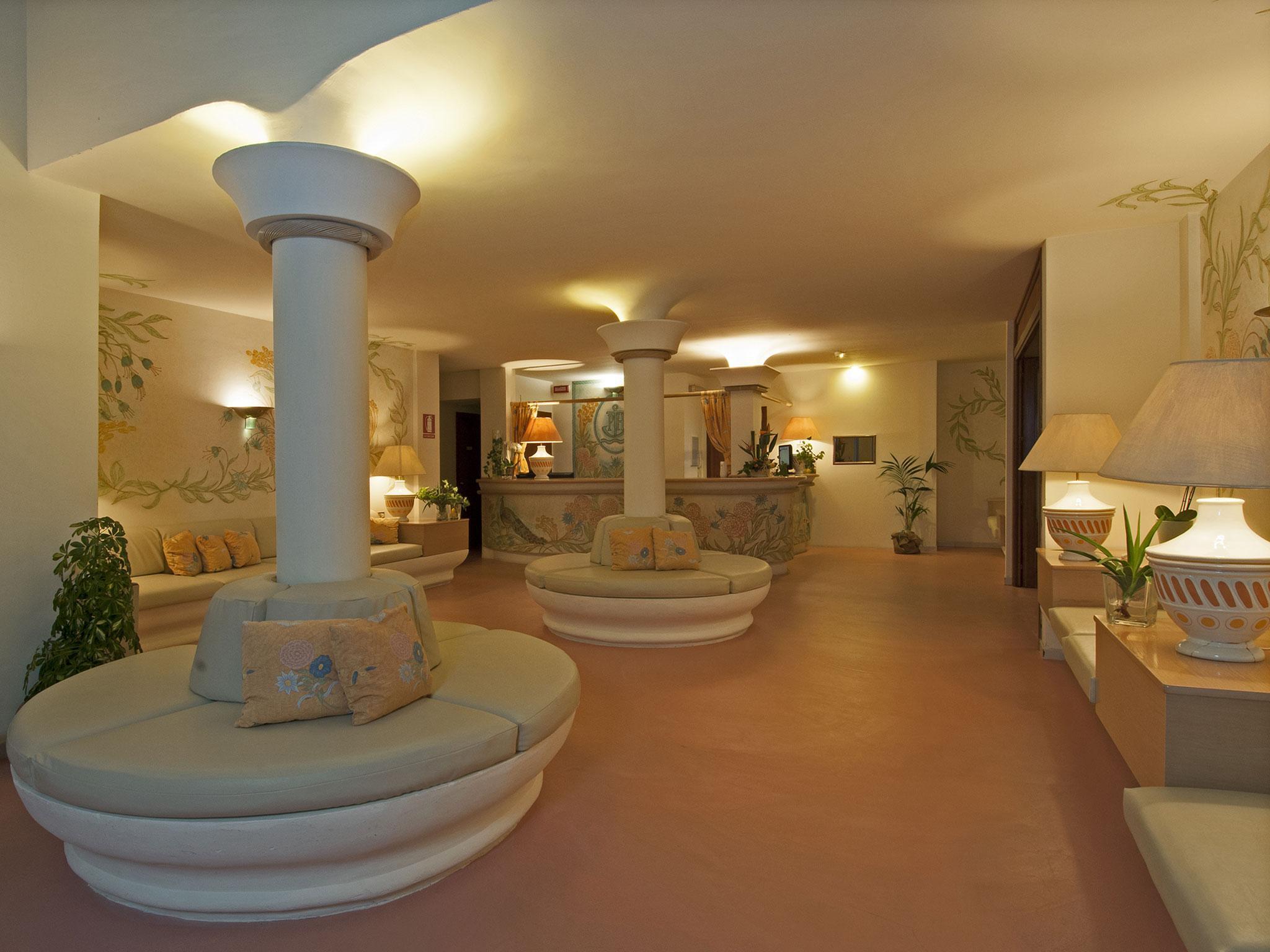 Hotel Palau Ngoại thất bức ảnh